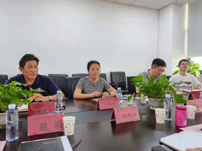 中国人民大学原副董事长冯惠玲教授来集团研讨交流